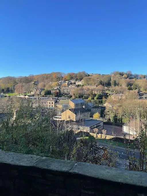 Brook Cottage Holmfirth 0*,